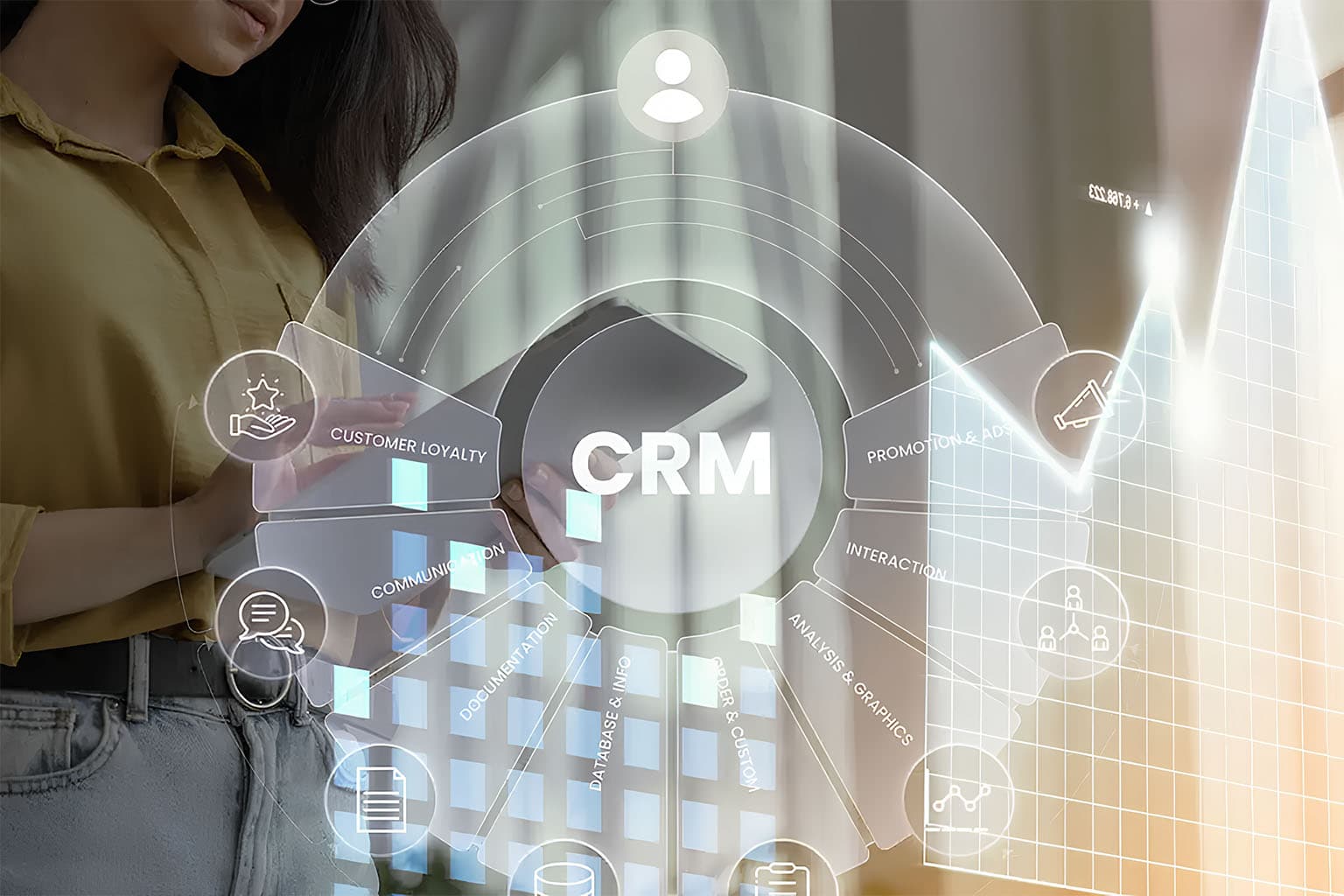 Equipe de agência de marketing visualizando pipeline de clientes em CRM